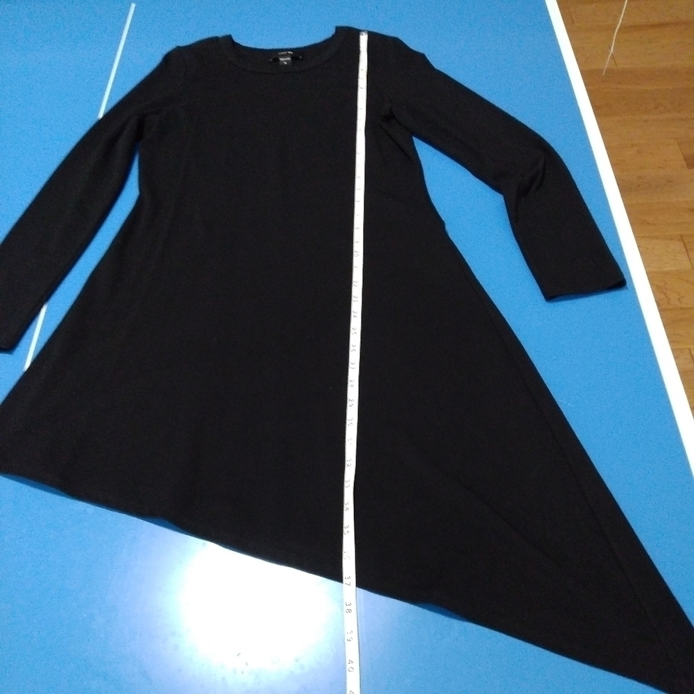 Red 23 Black Stretchy Soft Dress. Size M. Pristine Condition.